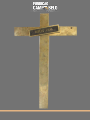Cruz de bronze com nome Falecido